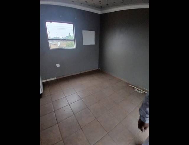 8 BEDROOM HOUSE FOR SALE IN OLIEVENHOUTBOSCH